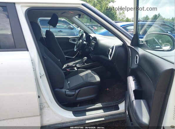 KNDJ23AU3L7728621 2020 KIA SOUL White Սալոնի դիմացի տեսք