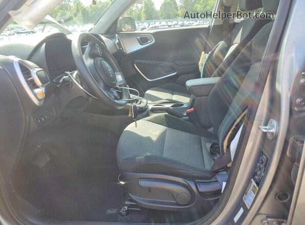 KNDJ23AU5P7861712 2023 KIA SOUL Gray Vista interior delantera