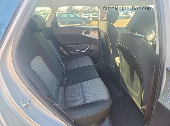KNDJ23AU8L7724094 2020 KIA SOUL Серебряный Вид задней части салона