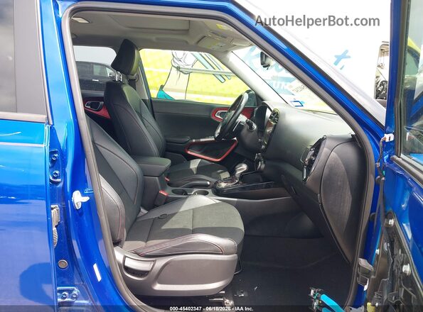 KNDJ53AF5L7071877 2020 KIA SOUL Blue Front interior view
