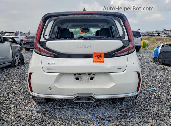 KNDJ53AUXP7868663 2023 KIA SOUL White Հետևի տեսք