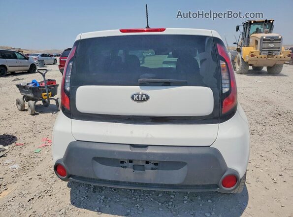 KNDJN2A21G7375074 2016 KIA SOUL White Rear view