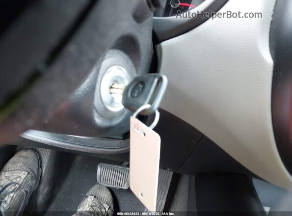KNDJN2A21K7644151 2019 KIA SOUL Red Widok deski rozdzielczej