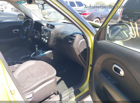 KNDJN2A23K7912617 2019 KIA SOUL Green Widok wnętrza z przodu