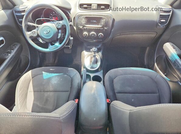 KNDJN2A26J7561572 2018 KIA SOUL Silver წინა პანელის ხედი