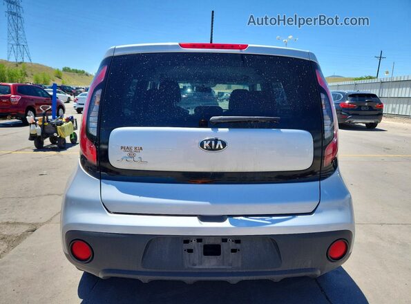 KNDJN2A26J7561572 2018 KIA SOUL Silver უკანა ხედი