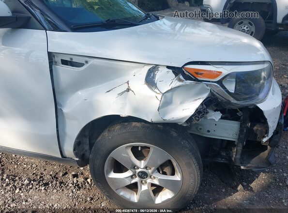 KNDJN2A27H7465377 2017 KIA SOUL Белый Вид спереди