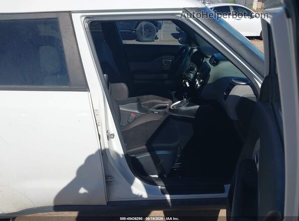 KNDJN2A28G7388775 2016 KIA SOUL White Սալոնի դիմացի տեսք