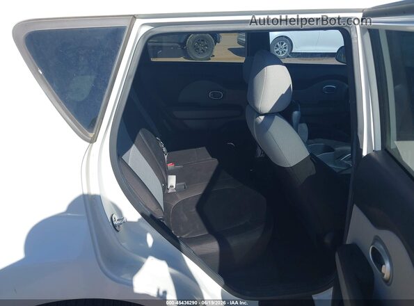 KNDJN2A28G7388775 2016 KIA SOUL White VIN կոդի պիտակի տեսք