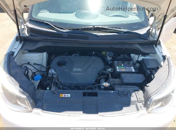 KNDJN2A29G7319254 2016 KIA SOUL White Հետևի տեսք