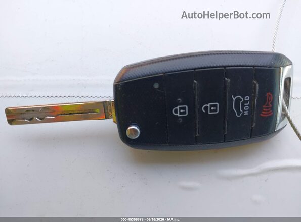 KNDJN2A29G7319254 2016 KIA SOUL White Առջևի վահանակի տեսք