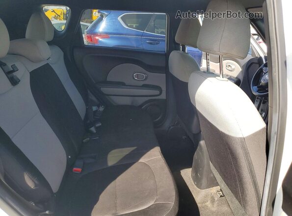 KNDJN2A29K7012269 2019 KIA SOUL White Widok tylnych siedzeń