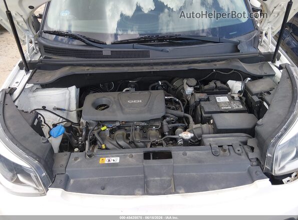 KNDJN2A29K7672828 2019 KIA SOUL White Widok z tyłu