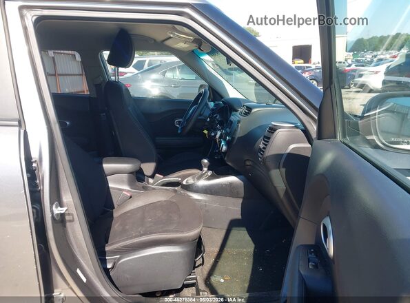 KNDJN2A2XG7313561 2016 KIA SOUL Gray Front interior view