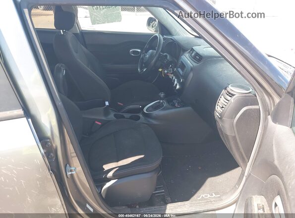 KNDJN2A2XG7322552 2016 KIA SOUL Gray Widok wnętrza z przodu