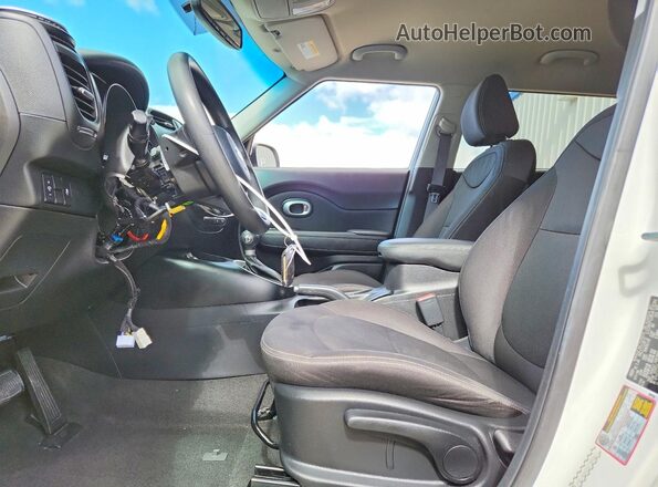 KNDJN2A2XG7405611 2016 KIA SOUL White Սալոնի դիմացի տեսք