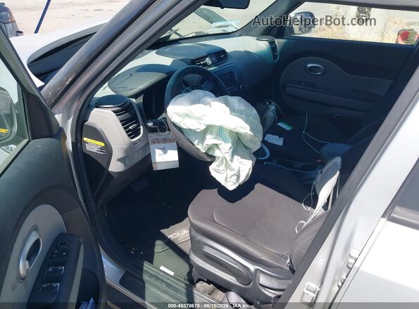 KNDJN2A2XH7466894 2017 KIA SOUL Серебряный Вид задней части салона