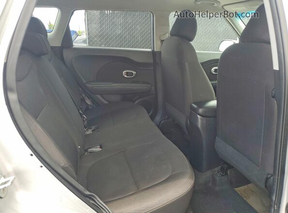 KNDJN2A2XJ7619599 2018 KIA SOUL Silver Սալոնի հետևի տեսք