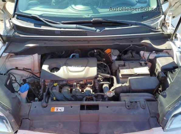 KNDJN2A2XK7915532 2019 KIA SOUL White Engine compartment view