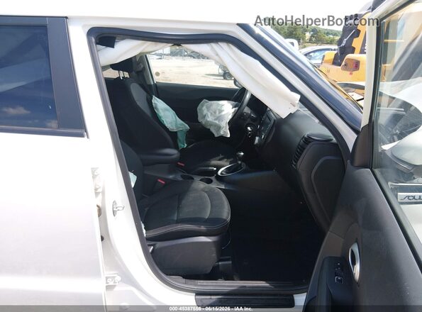KNDJP3A51K7640756 2019 KIA SOUL White Widok wnętrza z przodu