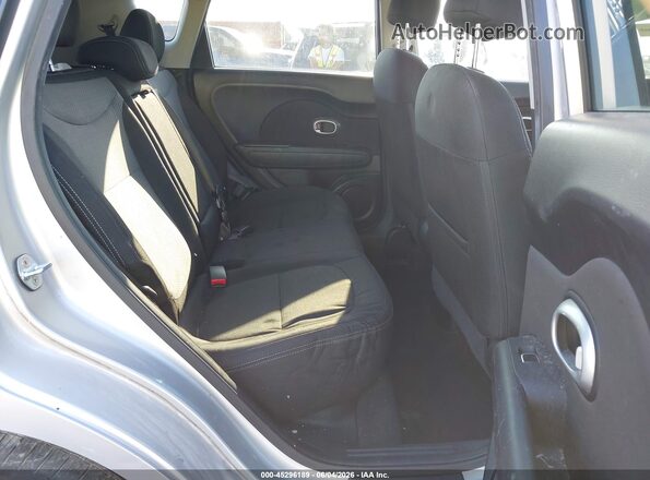KNDJP3A53J7614514 2018 KIA SOUL Silver VIN კოდის სტიკერის ხედი