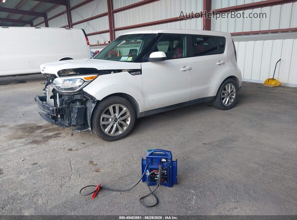 KNDJP3A57J7511063 2018 KIA SOUL Белый Передняя левая четверть