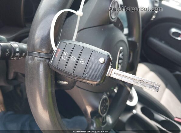 KNDJP3A57K7638378 2019 KIA SOUL Silver Առջևի վահանակի տեսք