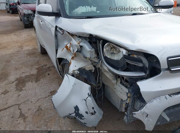 KNDJP3A57K7662437 2019 KIA SOUL Серебряный Вид спереди