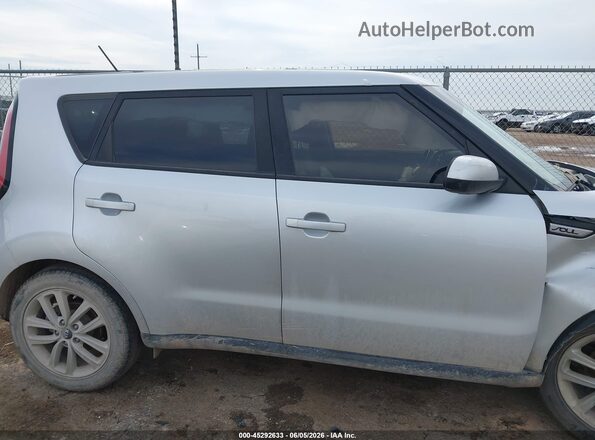 KNDJP3A57K7662437 2019 KIA SOUL Серебряный Вид задней части салона