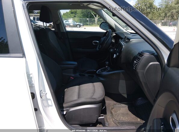 KNDJP3A58J7904084 2018 KIA SOUL White Սալոնի դիմացի տեսք