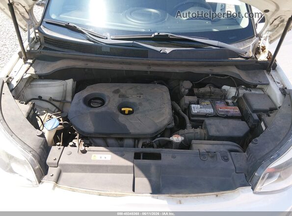 KNDJP3A58J7904084 2018 KIA SOUL White Հետևի տեսք