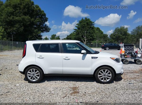 KNDJP3A58J7904084 2018 KIA SOUL White Սալոնի հետևի տեսք