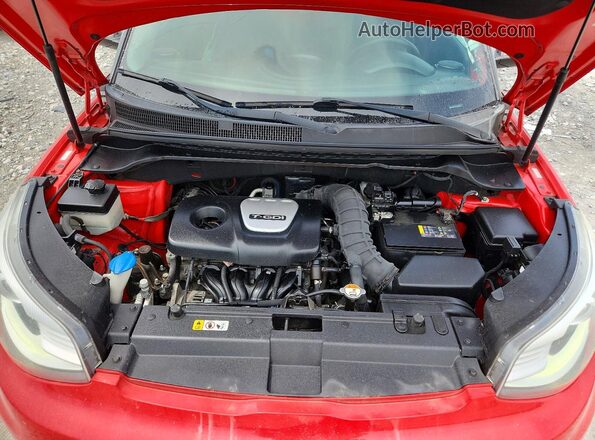 KNDJX3AA2J7616638 2018 KIA SOUL Red Widok wnętrza z tyłu