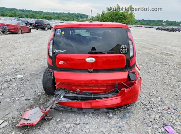 KNDJX3AA2J7616638 2018 KIA SOUL Red Widok z tyłu