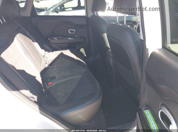 KNDJX3AAXK7699804 2019 KIA SOUL White Widok naklejki z numerem VIN