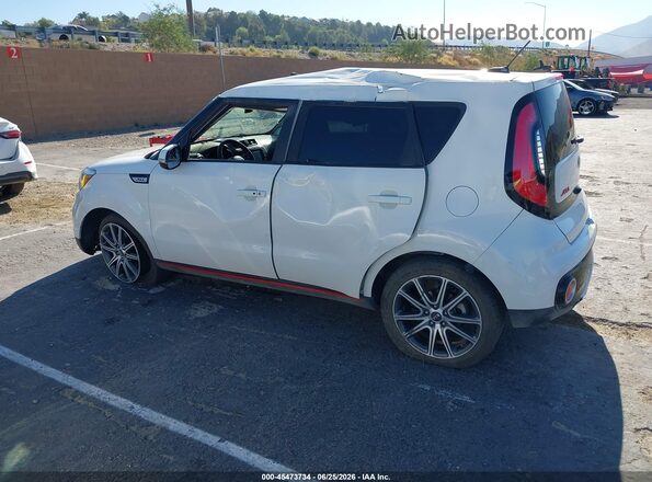 KNDJX3AAXK7699804 2019 KIA SOUL White Widok wnętrza z tyłu