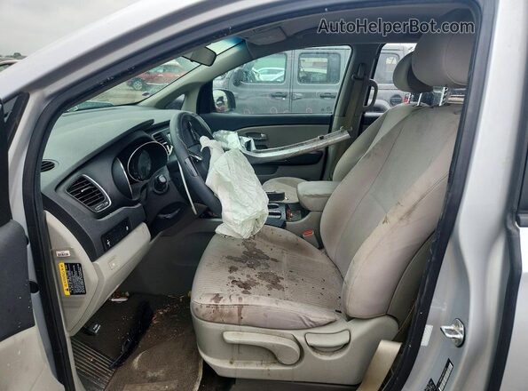 KNDMA5C18K6572238 2019 KIA SEDONA Серебряный Вид салона спереди