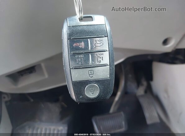 KNDMB5C10H6238923 2017 KIA SEDONA Blue Dashboard view