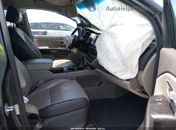 KNDMB5C10H6238923 2017 KIA SEDONA Blue Front interior view