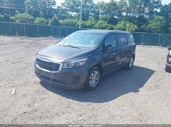 KNDMB5C10H6248173 2017 KIA SEDONA Gray Vista tres cuartos delantera izquierda