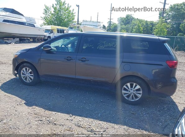 KNDMB5C10H6248173 2017 KIA SEDONA Gray Vista interior trasera