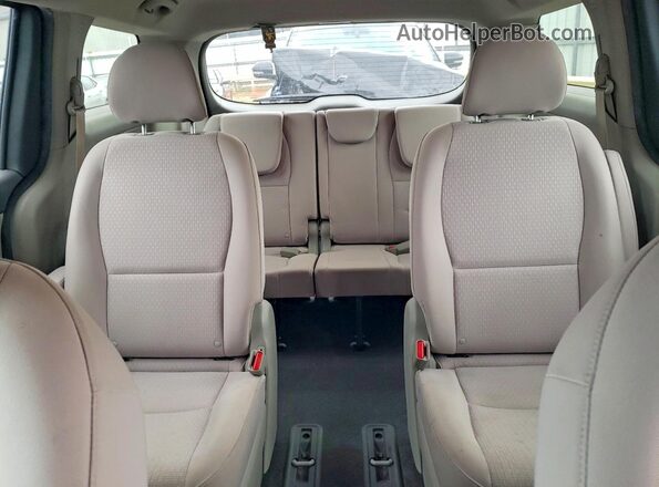 KNDMB5C10H6306864 2017 KIA SEDONA Silver 