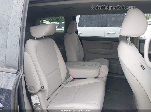 KNDMB5C11H6219880 2017 KIA SEDONA Gray VIN կոդի պիտակի տեսք