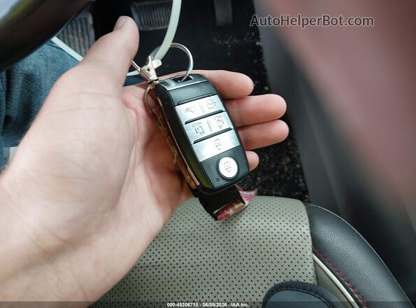 KNDMB5C11J6399934 2018 KIA SEDONA Burgundy Vista del salpicadero