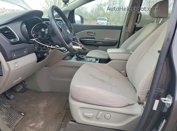 KNDMB5C12G6146470 2016 KIA SEDONA Charcoal Front interior view
