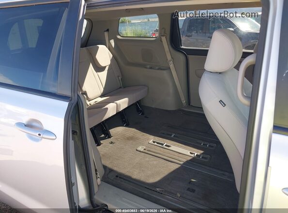 KNDMB5C13M6667645 2021 KIA SEDONA Silver Widok naklejki z numerem VIN