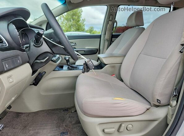 KNDMB5C14G6198599 2016 KIA SEDONA Silver Սալոնի դիմացի տեսք