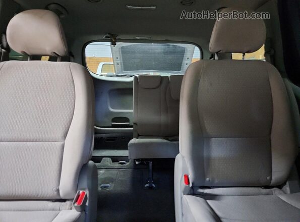 KNDMB5C14H6242411 2017 KIA SEDONA Серебряный Вид задних сидений