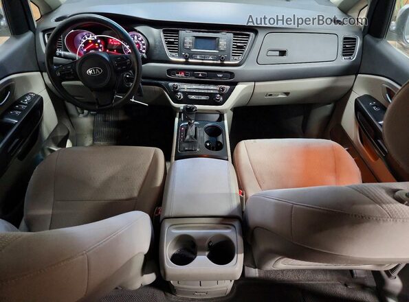 KNDMB5C14H6242411 2017 KIA SEDONA Серебряный Вид панели приборов