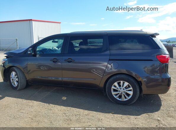 KNDMB5C14H6340094 2017 KIA SEDONA Brown Widok wnętrza 360 stopni
